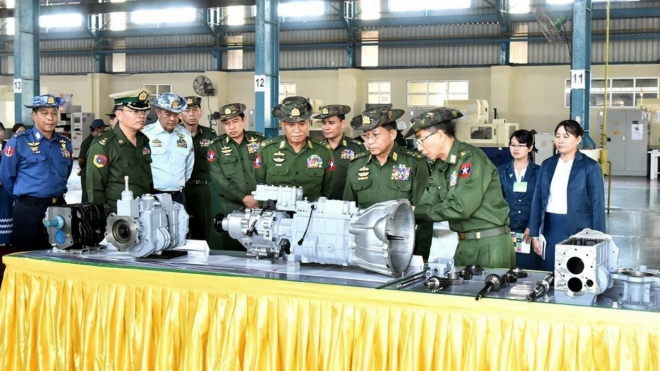 Vojenský režim v Barmě začal vyrábět své první auto, odpovídá charakteru celé země
